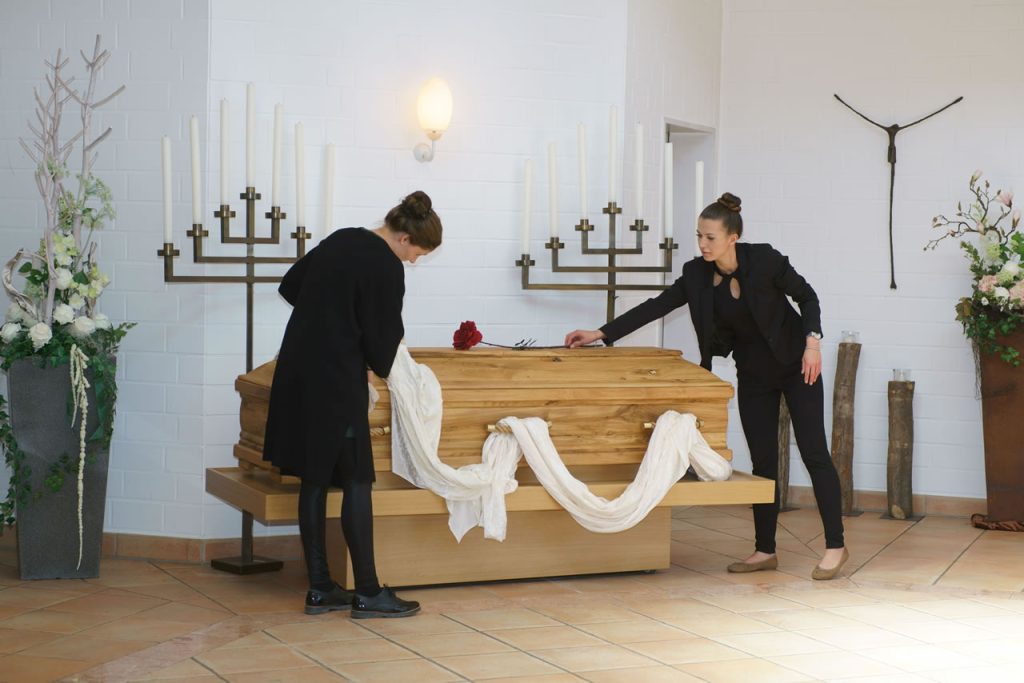 Abschiednahme in der Gerricus-Kapelle von Vogt & Kamp Bestattungen Düsseldorf: Stilvolle Bestattung Düsseldorf begleitet vom Bestatter.